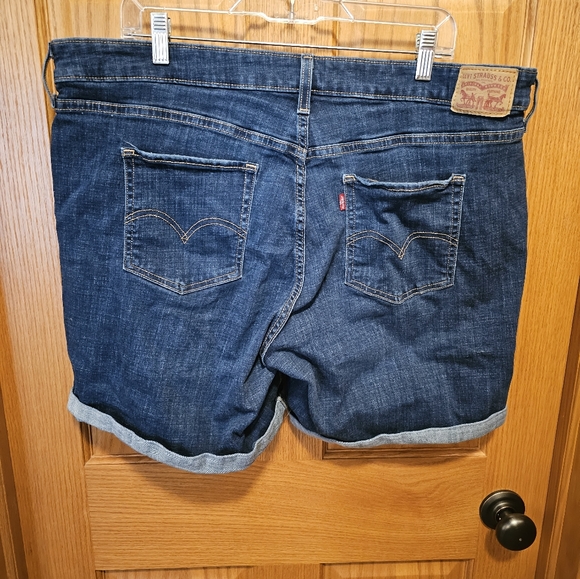 Levi's Mid Length Denim Blue Jean Shorts Sz 20W - Picture 3 of 4